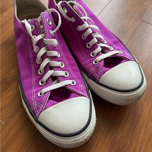Converse All Stars fuchsia low top sneakers